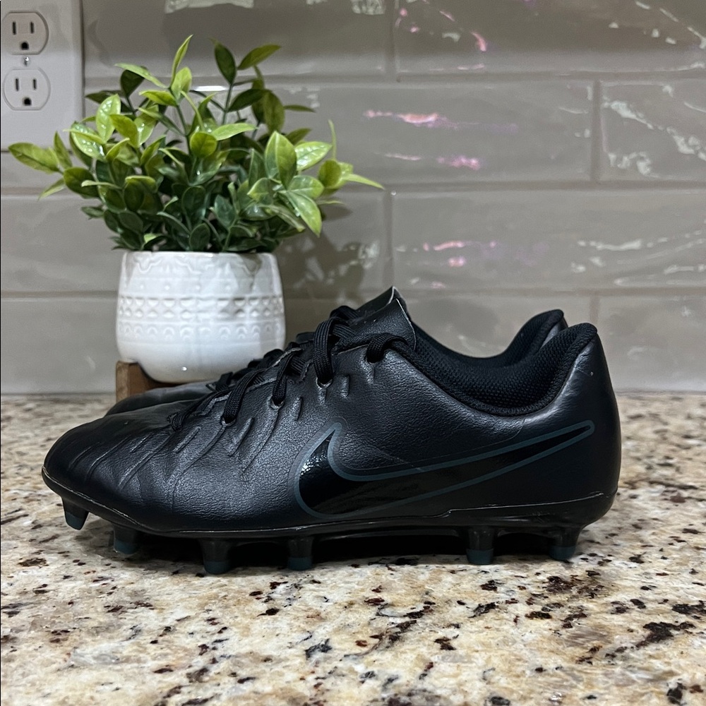 Nike JR Tiempo Legend 10 Academy Soccer Cleats